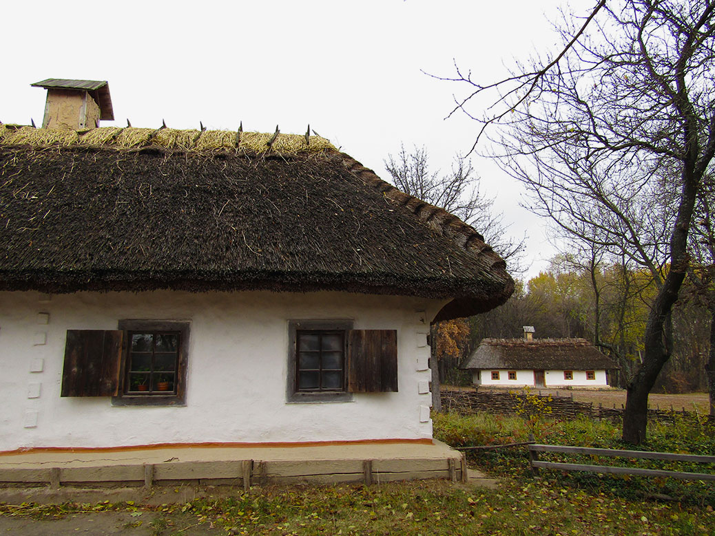 More village houses with thatched roofs.